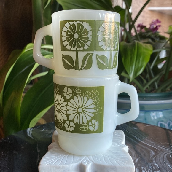 Vintage Set of 4 Fire King Daisy + Sunflower Anchor Hocking Milk Glass Mugs - Picture 10 of 11